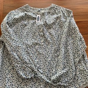 Long sleeve that ties at the cuff with tiny  blue flowers.